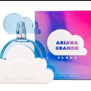 Ariana Grande Cloud Fragrance in Blue and White
